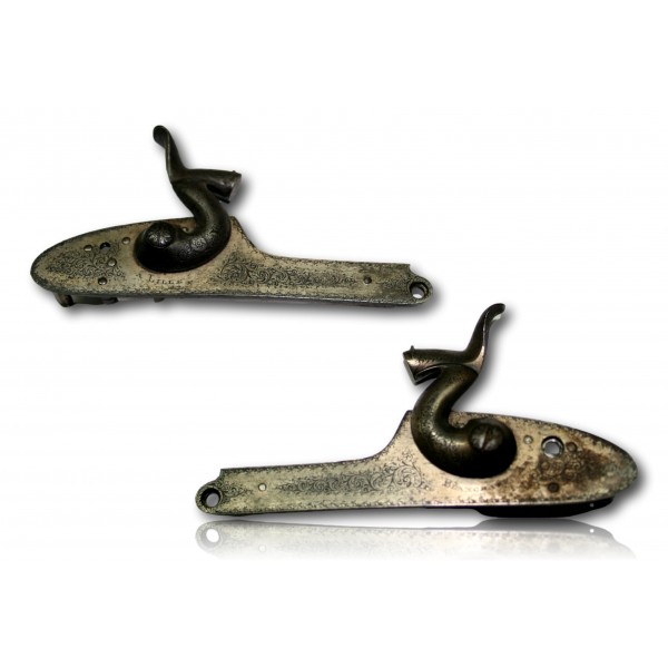 PAIRE DE PLATINES A CHIEN D'ORIGINE