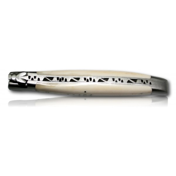 COUTEAU LAGUIOLE EN AUBRAC 12CM INOX 2 MITRES OS DE VACHE